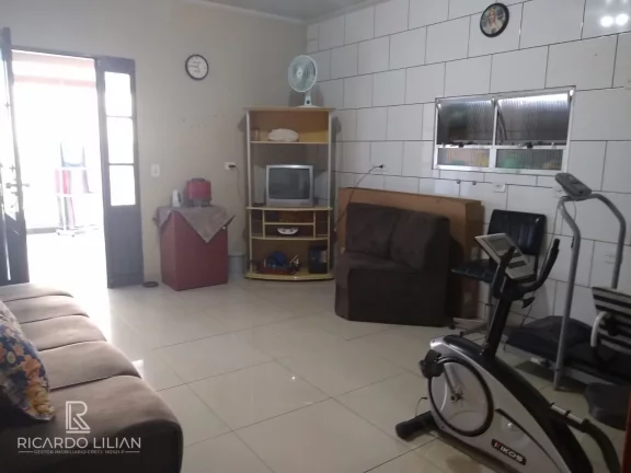 Imagem Sobrado com 4 dormitórios sendo uma suite, duas vagas e 240m² de area construída