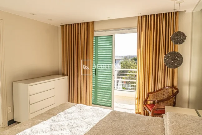 Imagem Casa com vista para o Lago - SHIS QI 28
Projeto assinado por Lauro Rocha em terreno elevado de 776 m...