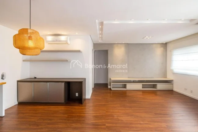 Imagem Elegante e repleto de detalhes que valorizam cada ambiente, este apartamento encanta pelo acabamento...