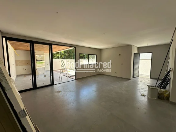 Imagem Sobrado de Alto Padrão em Condomínio Completo com 3 Suítes, Piscina Privativa, 4 Vagas e Lazer Exclusivo com Segurança 24h