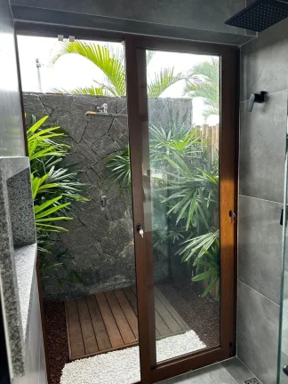 Imagem Casa em Condomínio à venda em Imbassaí, Mata de São João - Condomínio fechado com vista para o mar