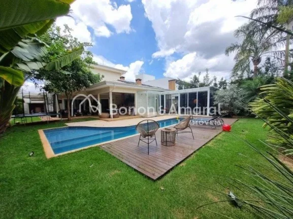 Imagem Linda e espaçosa casa com 308 m² de área construída. A residência possui 4 quartos (todos com a...