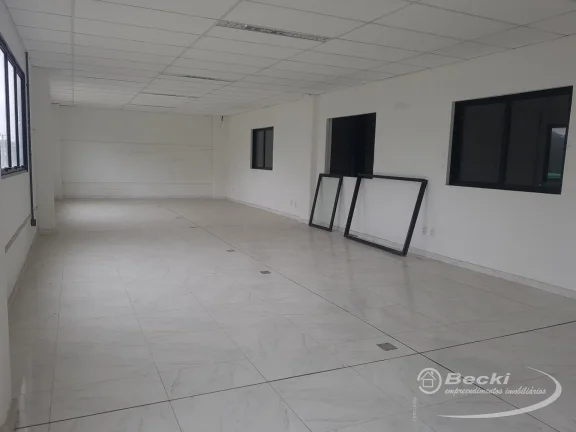 Imagem Galpão 1.500m² com Doca para Alugar em Joinville – Becki