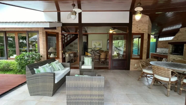 Imagem CASA EM CONDOMINIO COM 4 DORMITÓRIOS SENDO 3 SUÍTES,3 VAGAS DE GARAGEM,VARANDA GOURMET COM CHURRASQUEIRA E PISCINA.