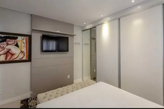 Imagem Apartamento mobiliado com 3 suítes e 3 vagas no centro de Balneário Camboriú