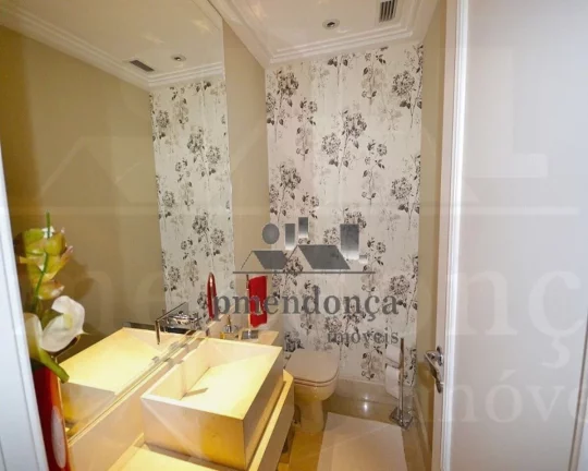 Imagem Apartamento estilo casa suspensa com muito charme e bom gostos, estilo Neo classico, novo de pouco u...