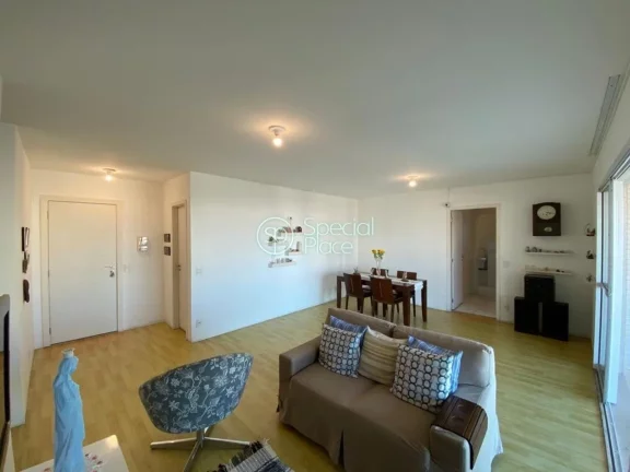 Imagem Amplo apartamento à venda com 4 quartos, sendo 2 suítes, e 4 banheiros no total. Este apartamento ...