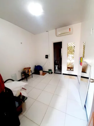 Imagem Casa em Condomínio de Luxo à Venda em Belém-PA, Bairro Mangueirão: 2 Quartos, 2 Suítes, 2 Salas, 3 Banheiros, 1 Vaga, 140 m²