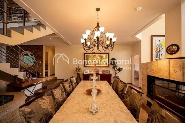 Imagem Linda e espaÃ§osa casa, com 4 quartos, sendo 4 suÃ­tes, 8 banheiros, quarto nas dependÃªncias, 1 suÃ...