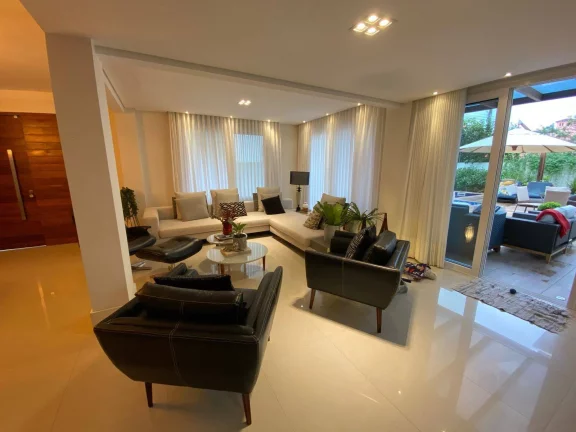 Imagem CASA PARA LOCAÇÃO DE TEMPORADA EM JURERÊ INTERNACIONAL, FLORIANÓPOLIS