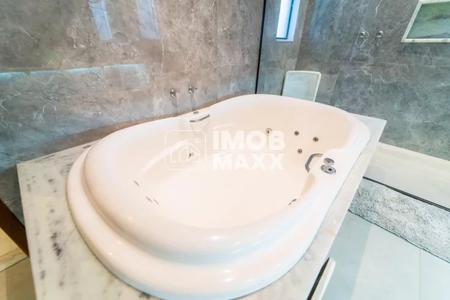 Imagem Luxuosa Casa no Cond. Quintas do Sol com 4 Suítes e 430m²