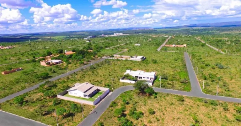 Imagem LOTES PARCELADOS COM MUITAS CONSTRUÇÕES