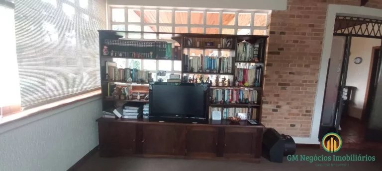 Imagem Casa/chácara em São Roque, 6 qtos, edícula, baias p cavalos, piscina, sauna