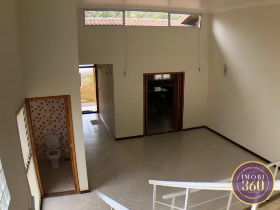 Imagem Linda e espaçosa casa assobradada.