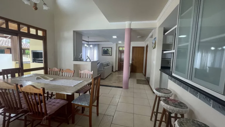 Imagem Casa com 4 Dormitórios para Temporada em Jurerê Internacional – Próxima ao