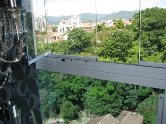 Imagem Belíssimo apartamento localizado na Beira-Mar Norte. Totalmente decorado, com móveis planejados de...