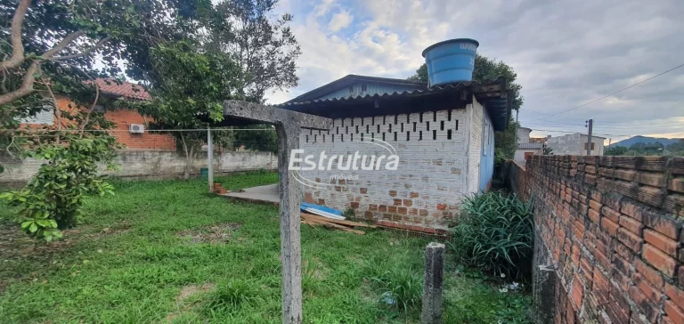 Imagem Casa com terreno amplo no bairro Camobi