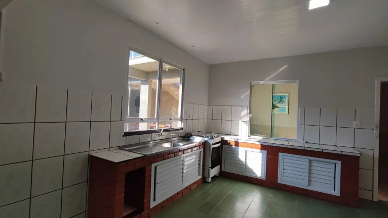 Imagem Casa com 3 dormitórios sendo 1 suíte e 2 vagas de garagem no bairro são Judas Itajai/SC