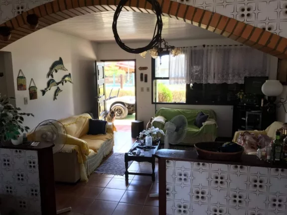 Imagem Casa de alvenaria com 146m², (03) dormitórios, bem localizada em Cidreira