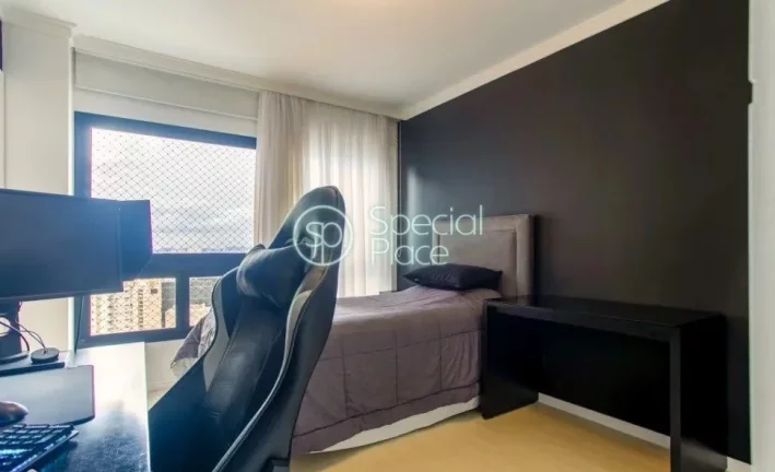 Imagem Apartamento no Morumbi, com 04 suítes, 06 banheiros e 04 vagas. O condomínio dispõe de Piscina, A...