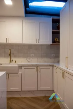 Imagem SANTO ANDRÉ Bairro Jardim Sobrado Tríplex Mobiliado 169M², condomínio fechado, 3 vagas, ótima localização e valor !!!