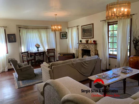 Imagem Casa para Locação Anual na Região do Alto do Capivari em Campos do Jordão.