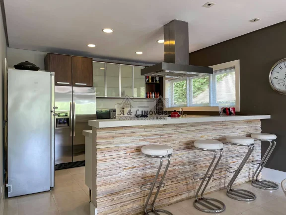 Imagem Casa à venda em Campos do Jordão – Com 7 suítes e vista panorâmica