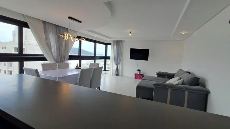 Imagem ALUGUEL TEMPORADA de Apartamento mobiliado com 3 dormitórios sendo 1 suíte e 2 Demi-suíte no Bairro Gravatá-Navegantes-SC