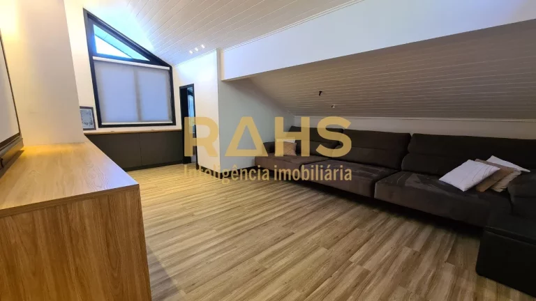 Imagem Linda residência em localização priveligiada no bairro América, pronta para ser sua! Casa de 439...