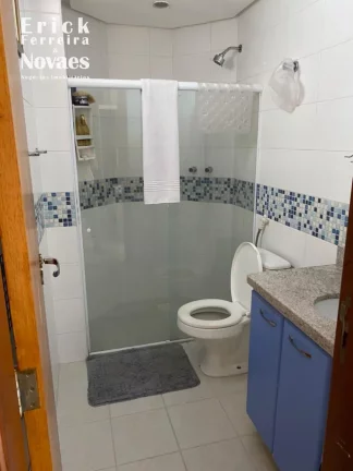 Imagem 3 quartos sendo duas suítes vista lateral para o mar