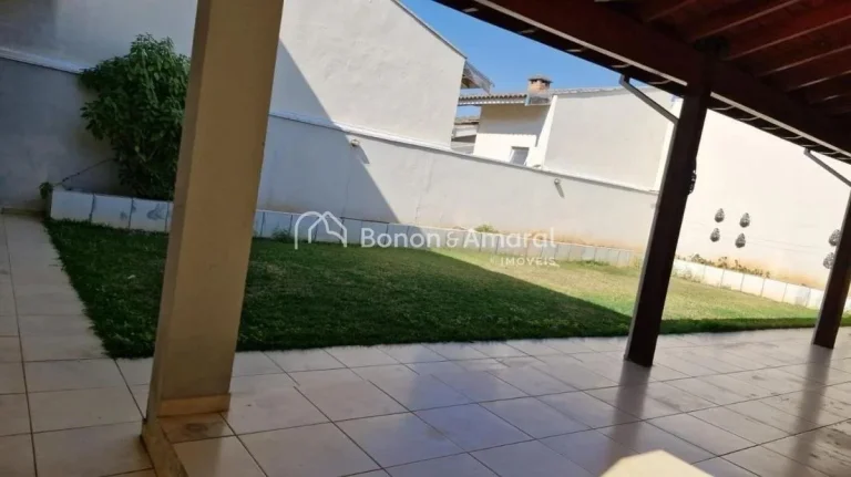 Imagem Casa à venda no Condomínio Campos do Conde em Paulínia. O piso inferior conta com sala para dois ...