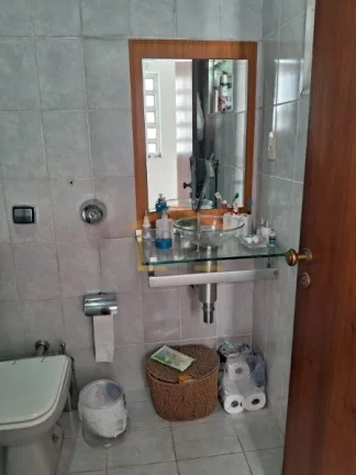 Imagem TERRENO COM 2 CASAS À VENDA.
Casa 1: 3 dormitórios, sendo 1 suíte com hidromassagem, 3 salas, coz...