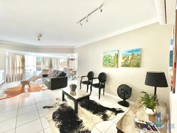 Imagem Apartamento Quadra Mar para Venda em Balneário Camboriú, CENTRO, 3 dormitórios, 1 suíte, 2 banheiros, 2 vagas