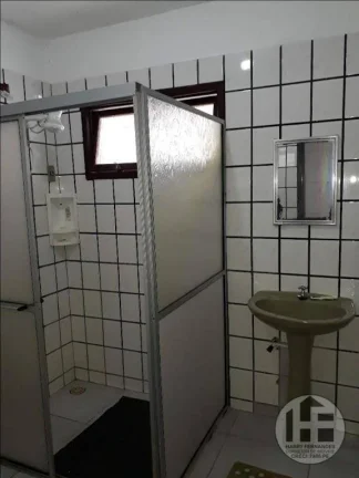 Imagem Casa de dois pavimentos, 360m, com 4 quartos, localizada em Campo Grande, Recife - Pernambuco.
