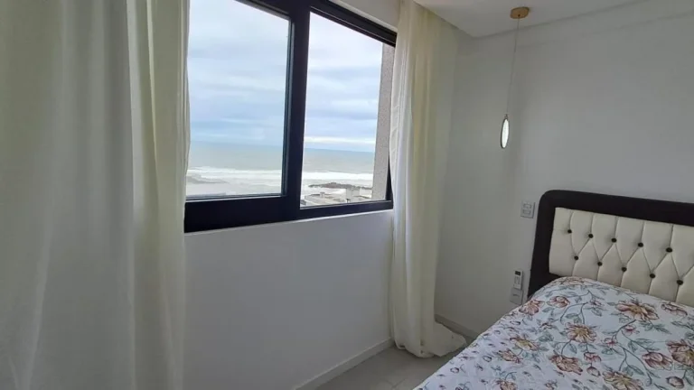 Imagem ALUGUEL TEMPORADA de Apartamento mobiliado com 3 dormitórios sendo 1 suíte e 2 Demi-suíte no Bairro Gravatá-Navegantes-SC