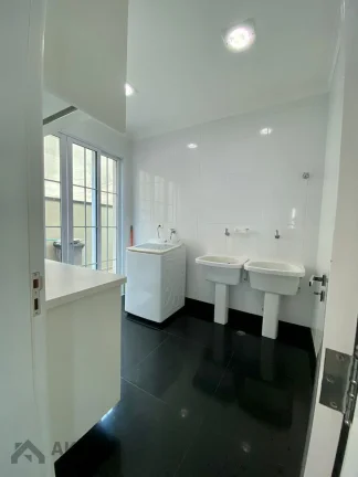 Imagem Casa de Condomínio em Alphaville - Santana de Parnaíba, SP