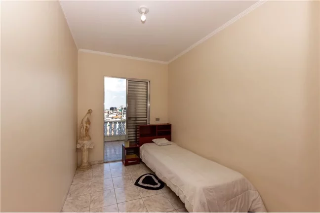Imagem Encantadora Casa de 175m² com 4 Dormitórios e 2 Vagas na Garagem em Taipas, São Paulo