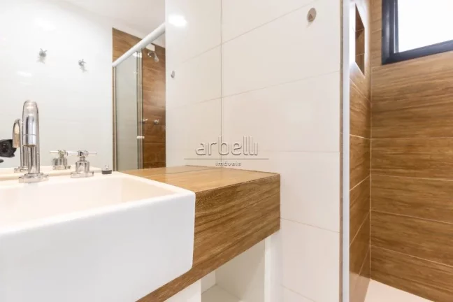 Imagem Apartamento com 147m², 3 dormitórios sendo 1 suíte, 4 banheiros, 1 lavabo, living, salas de estar...