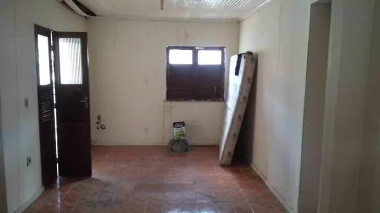 Imagem Casa no Luzia: Ótima Localização e Espaço com 160 m² - Imperdível!