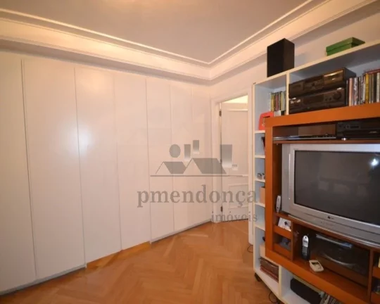 Imagem Living para 03 ambientes com terraÃ§o, lareira, lavabo, 04 dormitÃ³rios sendo 04 suites, piso com tÃ...