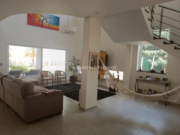 Imagem Este agradável sobrado combina aconchego e conforto em um projeto arquitetônico harmonioso, com am...