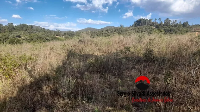 Imagem Linda Área a Venda na Região do Parque Ferradura em Campos do Jordão - SP.