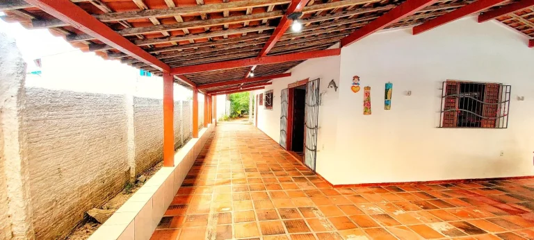 Imagem OPORTUNIDADE Casa de Praia com primeiro andar na Enseada de Búzios