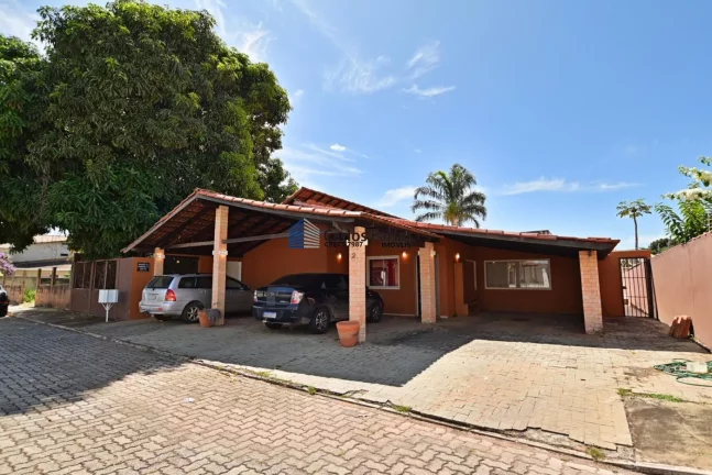 Foto do imóvel: Casa em Condomínio para Venda em Brasília, Setor Habitacional Tororó (Jardim Botânico), 3 dormitórios, 1 suíte, 3 banheiros, 4 vagas