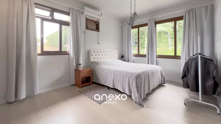 Imagem Linda Casa de 3 Dormitórios em Localização Privilegiada!