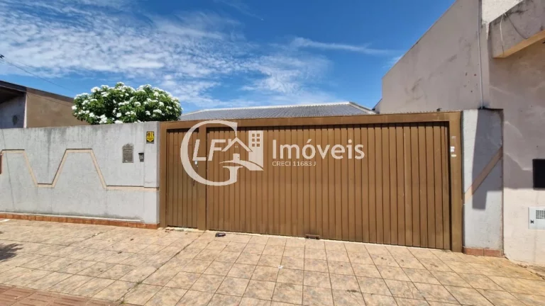 Oportunidade Única: Casa Comercial à Venda em Campo Grande-MS, Vila Ipiranga - 2 quartos, 1 suíte, 3 salas, 2 banheiros, 1 vaga de garagem, 247,72 m².