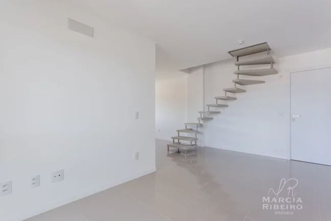 Imagem DUPLEX novo na Trindade com 3 quartos