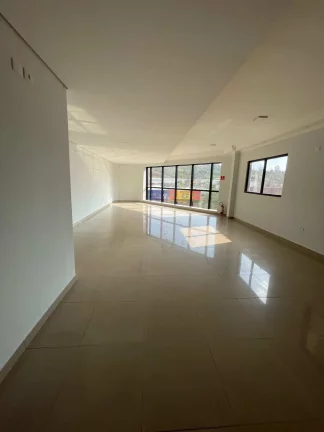 ALUGA-SE SALÃO COMERCIAL EM CAJAMAR – SP