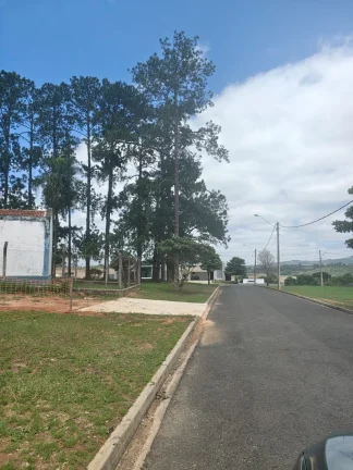 Imagem Terreno com 1.010,02 m² no Condomínio Village Ipanema 2