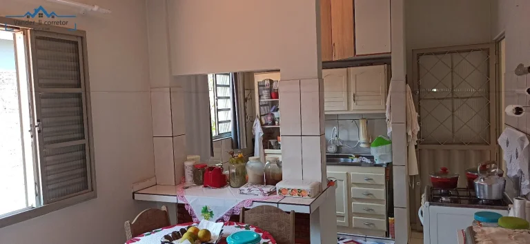 Imagem CASA COM 2 QUARTOS COM KITNET NOS FUNDO, NO BAIRRO 3 BANDEIRA